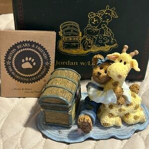 Charming Boyd’s Bear and Giraffe Figurine